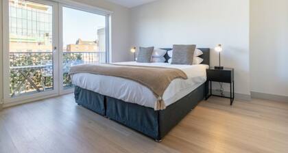 Stylish 2BR City Retreat at Montague Street