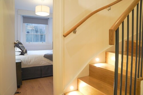 Spacious 1BR Residence at St Stephen's Green