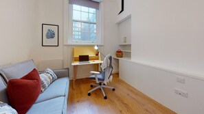 Living area - Spacious 1BR Residence at St Stephen's Green (Dublin)