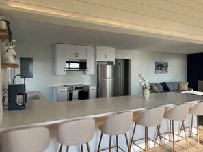 Private kitchen - Cozy Cottage on Lake Erie! (WHEATLEY)