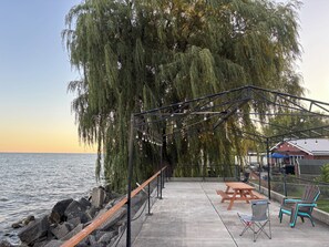 Outdoor dining - Cozy Cottage on Lake Erie! (WHEATLEY)