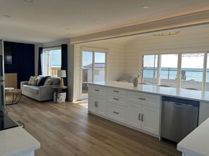 Interior - Cozy Cottage on Lake Erie! (WHEATLEY)