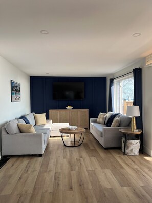 Living area - Cozy Cottage on Lake Erie! (WHEATLEY)