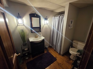 Bathroom - Spacious 2,000 Sq Ft New England Retreat - 2BR/2BA Walk to Shops and Restaurants (Somers)