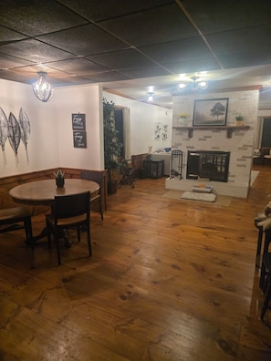 Interior - Spacious 2,000 Sq Ft New England Retreat - 2BR/2BA Walk to Shops and Restaurants (Somers)