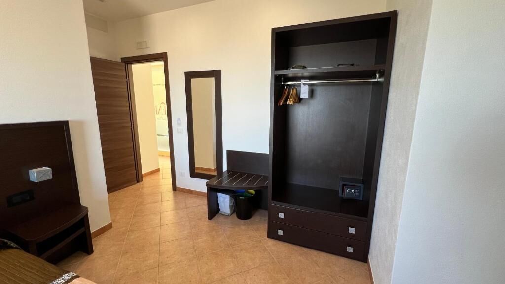 Camera con letto matrimoniale o 2 letti singoli, vista valle | Interni