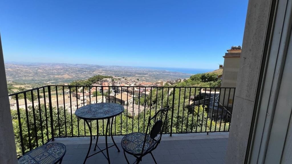 Camera tripla, vista valle | Ristorazione all'aperto