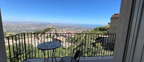 Triple Room, Valley View | Outdoor dining