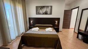 Dobbeltværelse med dobbeltseng eller 2 enkeltsenge - udsigt til dal | Premium-sengetøj, senge med madrasser af memory foam