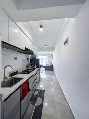 Microwave, oven - Apartment in Nairobi, Kilimani (nairobi)