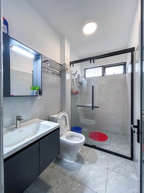 Towels, soap, toilet paper - Apartment in Nairobi, Kilimani (nairobi)