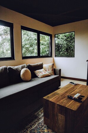 Smart TV - Loft by the Lagoon: Bathtub with View & Nature (Florianópolis)