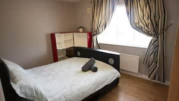 2 bedrooms, iron/ironing board, free WiFi, bed sheets