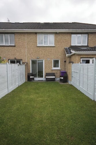 2 Bed House - Sleeps 4 - Pets - Parking - Wifi