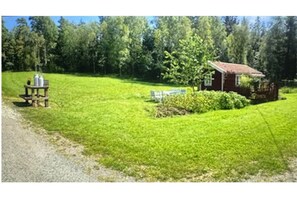 Property grounds - Secluded Lakeside Nature Cabin for Two - Breakfast Included (hajom)