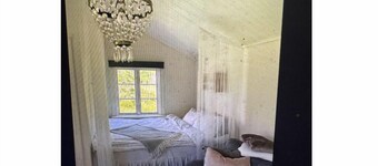 Secluded Lakeside Nature Cabin for Two – Breakfast Included