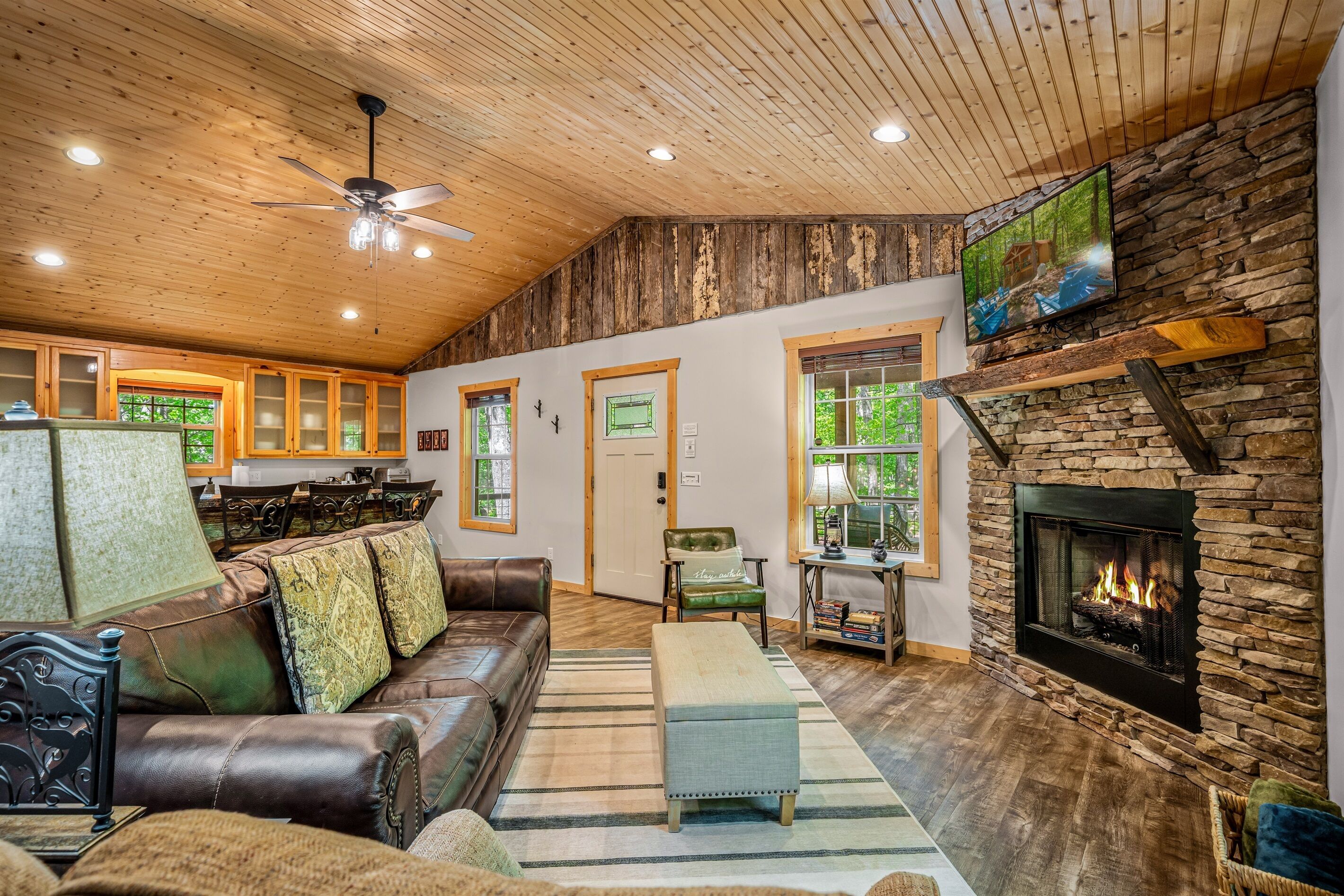 Smart TV, fireplace