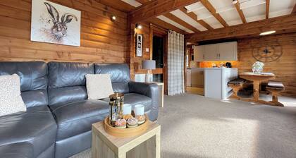 Country Chalet • 5 Min to Beach • Golf Nearby - Pass the Keys