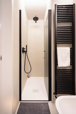 Hair dryer, bidet, towels, toilet paper - Verona Liberty Flats Adige (Verona)