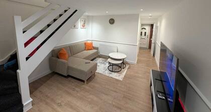 Spacious comfortable space for up to 4 guest - 2 bedroom - 2 beds - 1 bathroom