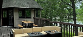 Lakefront Cabin, Hot Tub & Private Natural Shoreline