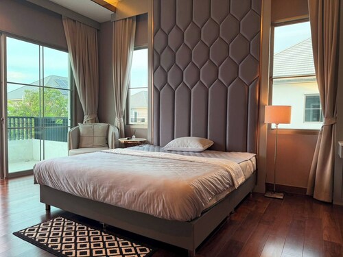 Luxury House Near Suvarnabhumi Airport