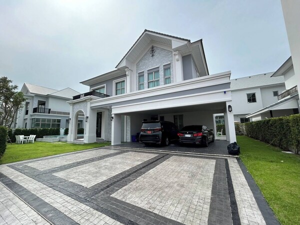 Luxury House Near Suvarnabhumi Airport - Lat Krabang