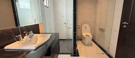 House, 4 Bedrooms, Accessible | Bathroom
