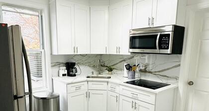 Serene 2-bedroom Apt with Bath and Kitchen in Newark