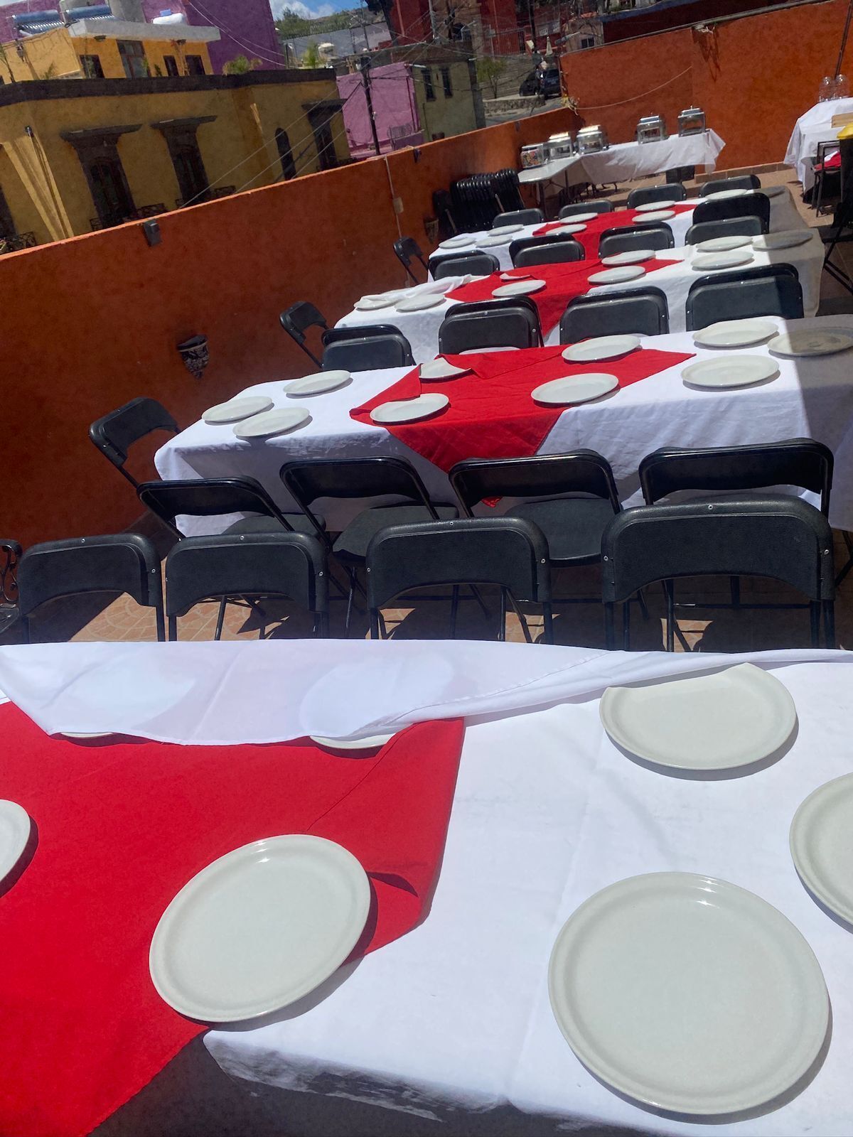 Habitación familiar, vista a la ciudad | Restaurante al aire libre