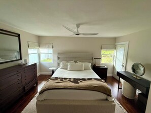 Room - 2 Bedroom- Sarasota-50 Steps from restaurants and shops! -Monthly Lease (Sarasota)