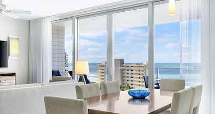2-BR Marriott hotel suite with beach access in charming Marco Island