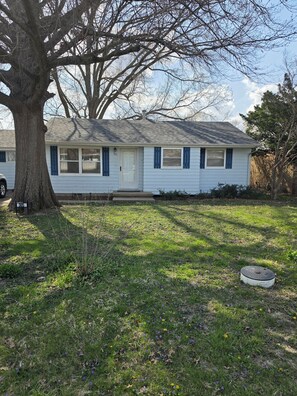 Exterior - Beautiful 3-bedroom house in delightful Saint Joseph, IL! (Saint Joseph)