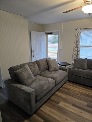 Beautiful 3-bedroom house in delightful Saint Joseph, IL!