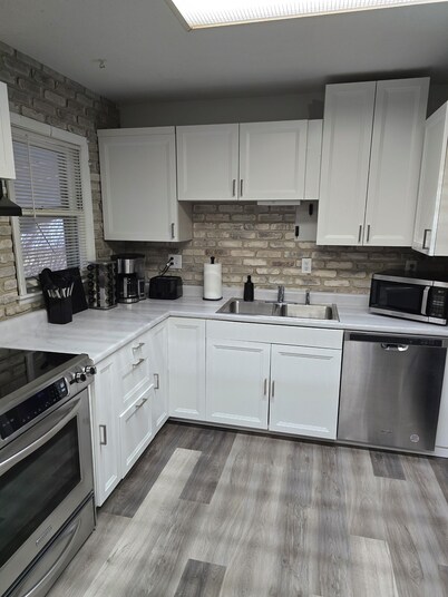 Beautiful 3-bedroom house in delightful Saint Joseph, IL!