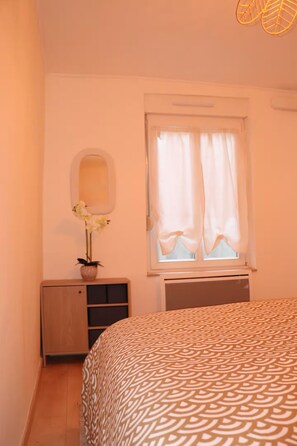 Room - Vrbo Property (Metz)