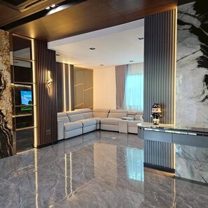 Lobby - Premium Fully Furnished house + Free Driver 50 km/Day (Mueang Samut Sakhon District)
