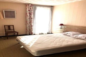 1 bedroom, iron/ironing board - Mountain and sea view apartment (Banyuls-sur-Mer)