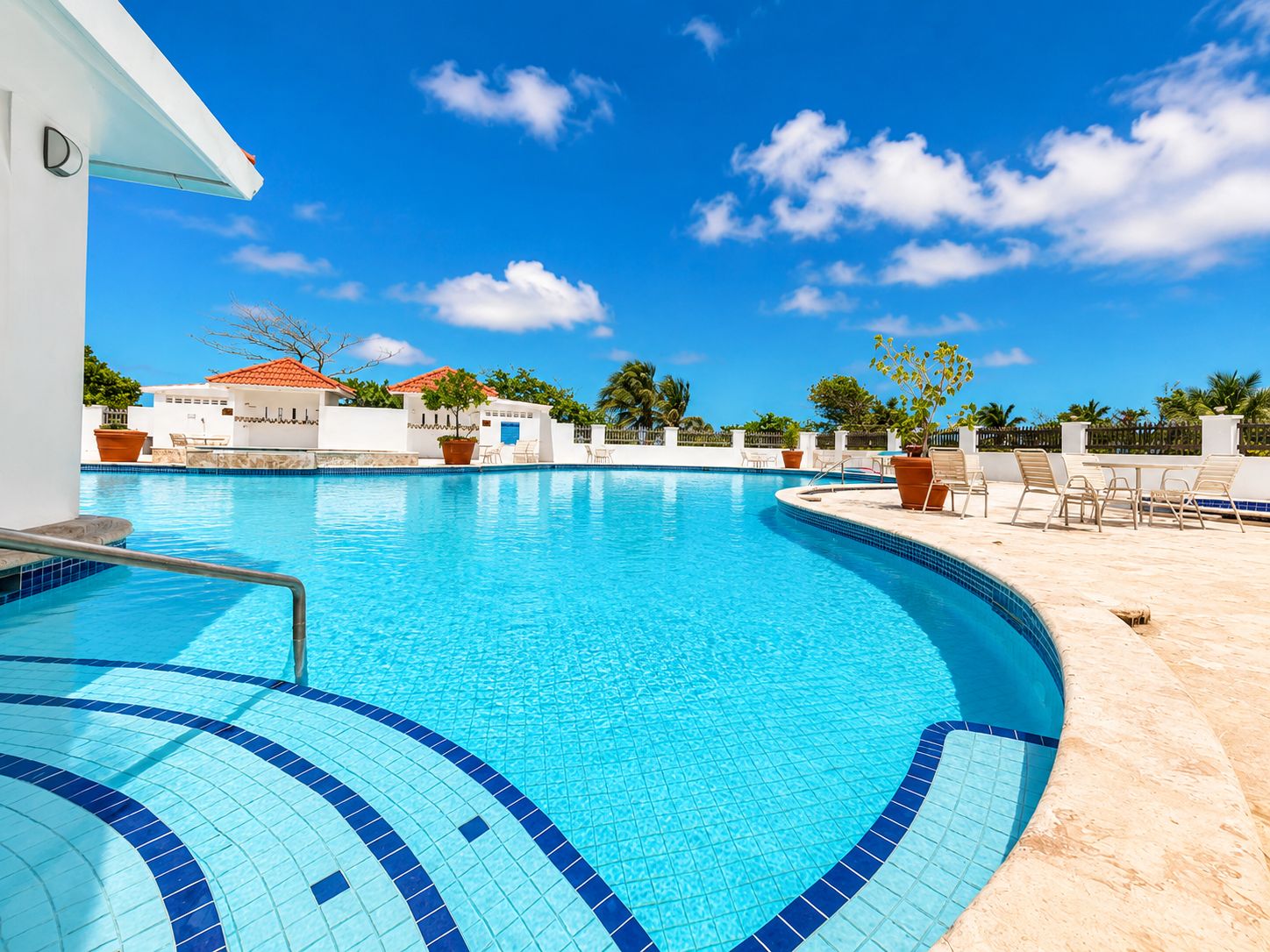 2 piscinas al aire libre