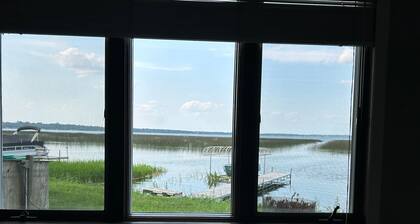 Cozy 2-bedroom cabin with AC and Rush Lake out your front door!