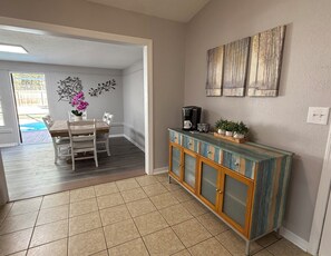 Dining - Charming 3/2 pool home, fenced & dog friendly, close to WEC, HITS, FAST Swimming (Ocala)