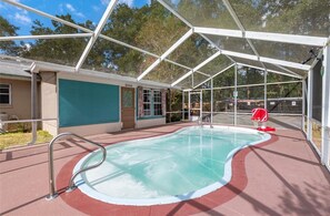 Pool - Charming 3/2 pool home, fenced & dog friendly, close to WEC, HITS, FAST Swimming (Ocala)