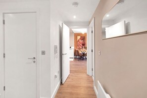 Interior - Stylish 2 Bed Apartment in Central Hemel + Parking (Hemel Hempstead)