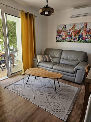 TV - - (Hyères)