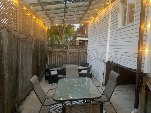 Departamento, vista a la ciudad | Restaurante al aire libre