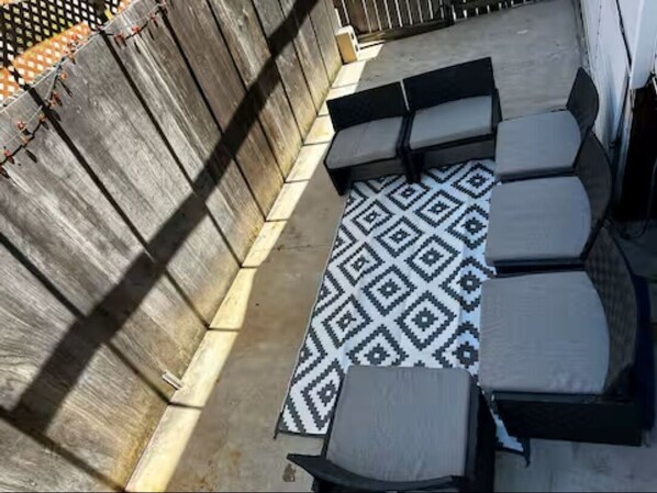 Apartment, City View | Property grounds - Renovated 2 Bedroom Apt Central Hamilton (Hamilton)