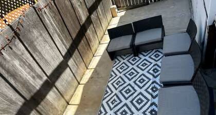 Renovated 2 Bedroom Apt Central Hamilton