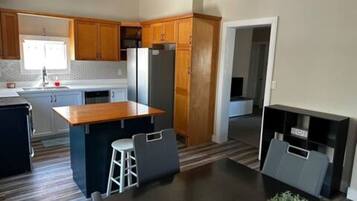 Apartment, City View | Dining