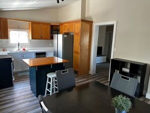 Apartment, City View | Dining - Renovated 2 Bedroom Apt Central Hamilton (Hamilton)