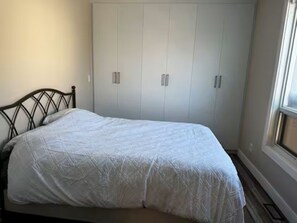 Apartamento, vista para a cidade | Cortinas blackout, ferros/tábuas de passar roupa, Wi-Fi de cortesia